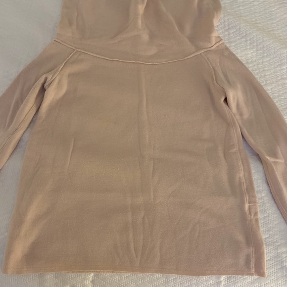 Top - Picture 2 of 4